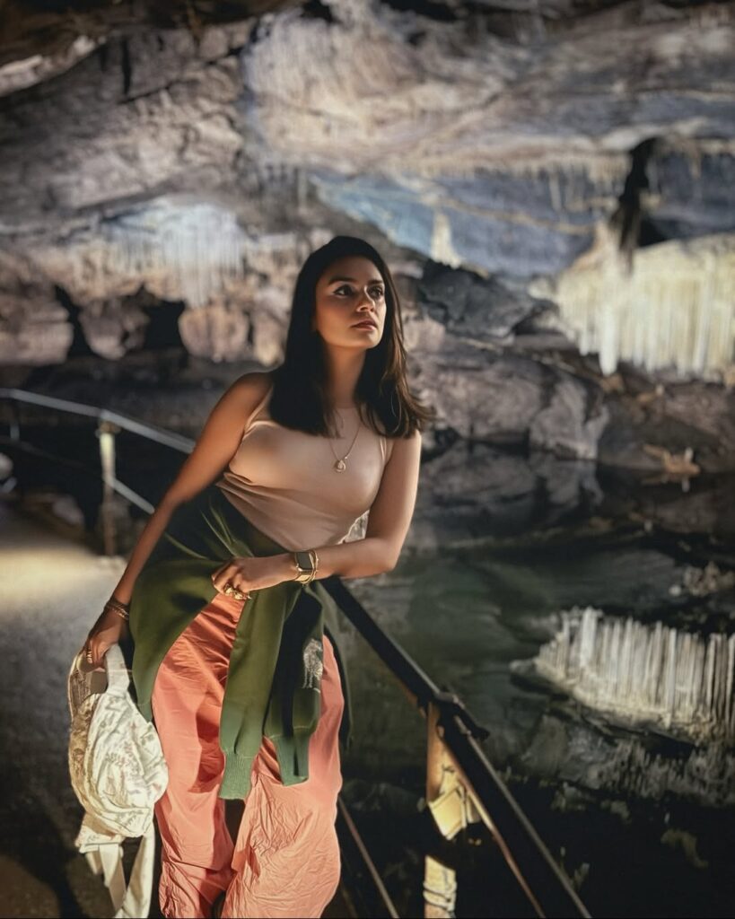 Shraddha Singh style feature